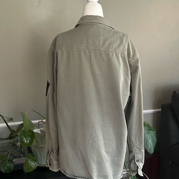 1975 Military-Style Shirt Jacket in Sage Green–Patches, Lightweight Denim (XL) - Picture 6 of 6